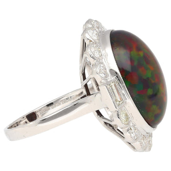 Bague cocktail en opale noire de 10,08 carats avec halo de diamants baguette et ronds – Assay Jewelers