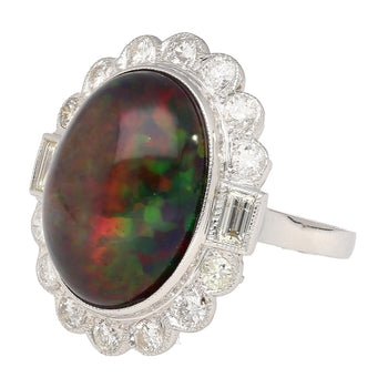 Bague cocktail en opale noire de 10,08 carats avec halo de diamants baguette et ronds – Assay Jewelers