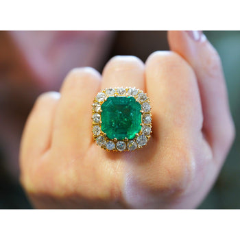 14,51 carats Émeraude colombienne huilée insignifiante et Bague halo en diamants taille ancienne européenne – Assay Jewelers