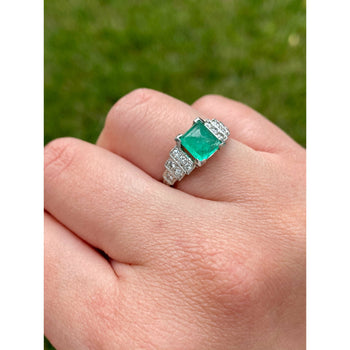 1935 Bague Art déco en platine Anciens avec émeraude taille triangle – Assay Jewelers