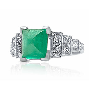 Bague de style Anciens en platine de 1935 avec émeraude taille triangle Art déco – Assay Jewelers
