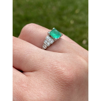 Émeraude taille triangle Art déco 1935, Bague Anciens en platine – Assay Jewelers