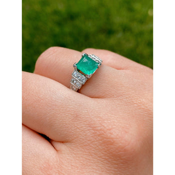 Émeraude taille triangle Art déco 1935, Bague en platine Anciens – Assay Jewelers