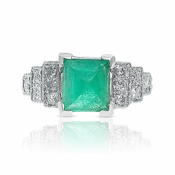 1935 Émeraude taille triangle Art déco dans une Bague Anciens en platine – Assay Jewelers