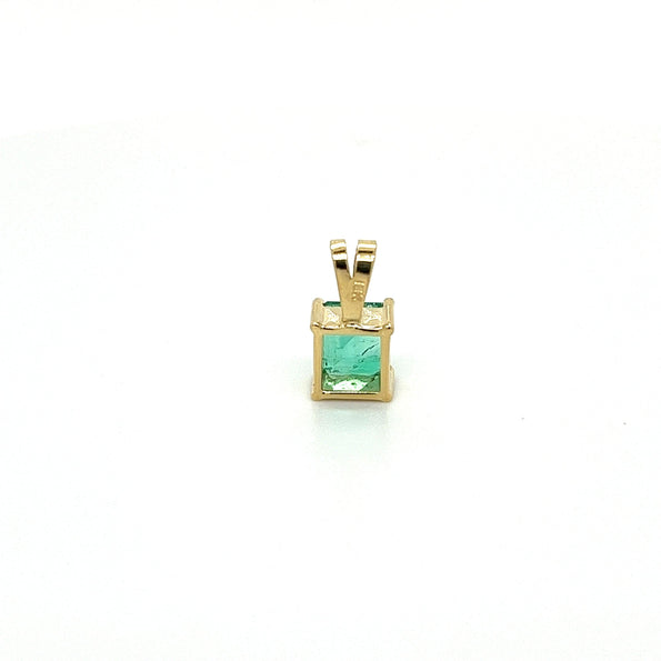 1.20 Carat Colombian Emerald Solitaire Pendant Necklace in 18K Gold