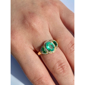 Bague Anciens à 3 pierres avec émeraude colombienne taille ovale en or jaune 18K – Assay Jewelers