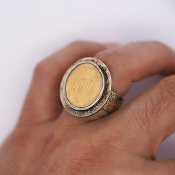 Bague sertie de pièce antique de l’Empire byzantin JUSTINIEN I en or 22K – Assay Jewelers