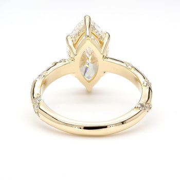 Bague de fiançailles en diamant de laboratoire marquise 3 carats cert. IGI avec pavage et anneau torsadé – Assay Jewelers