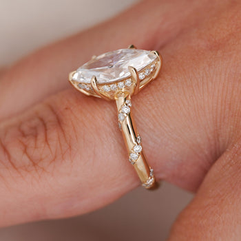 Bague de fiançailles en diamant de laboratoire marquise 3 carats cert. IGI avec pavage et anneau torsadé – Assay Jewelers