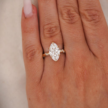 Bague de fiançailles en diamant de laboratoire marquise 3 carats cert. IGI avec pavage et anneau torsadé – Assay Jewelers