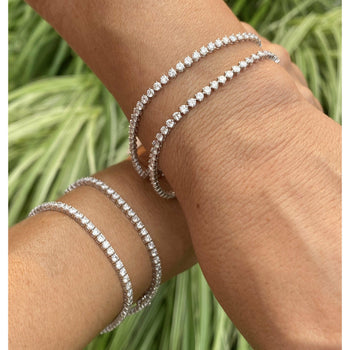 alt
Bracelet tennis en diamant naturel 3 carats en or blanc massif 18 carats – Assay Jewelers