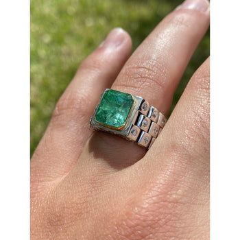 Émeraude colombienne pour homme de 3,75 carats, sertie dans une Bague en platine – Assay Jewelers