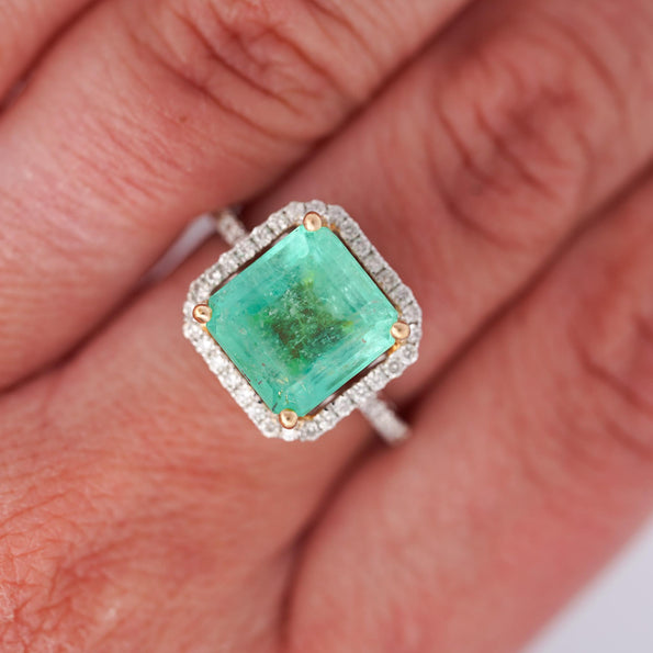 3.90 Carat Emerald & Diamond Halo Pavé Shank 18K White Gold Ring