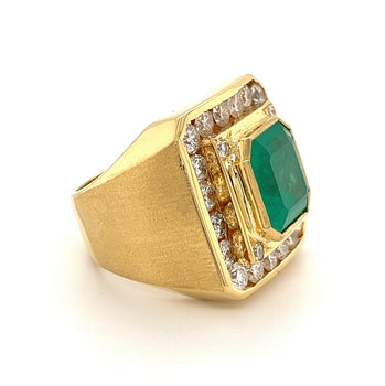 Bague homme émeraude 5 carats avec halo de diamants ronds en or jaune 18k – Assay Jewelers