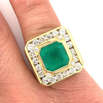 Bague pour homme 5 carats émeraude avec halo de diamants ronds en or jaune 18k – Assay Jewelers
