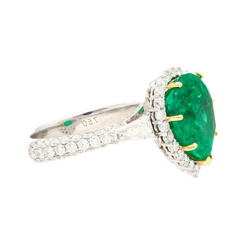 Bague en émeraude colombienne taille poire de 5,12 carats avec côtés en diamants baguette en or 18K – Assay Jewelers