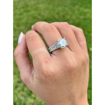 Bague en or blanc 18k avec diamant certifié GIA 3,02 ct, couleur G, pureté I1, et halo de diamants caché – Assay Jewelers