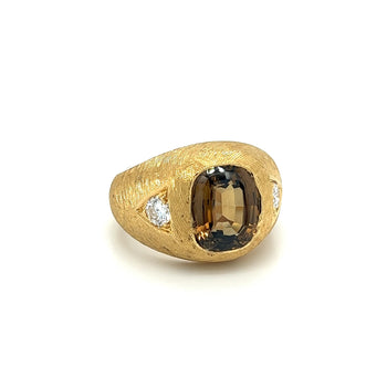 Bague homme certifiée GIA en chrysobéryl brun taille Coussin, avec finition or mate texturée et pierres latérales en diamant – Assay Jewelers
