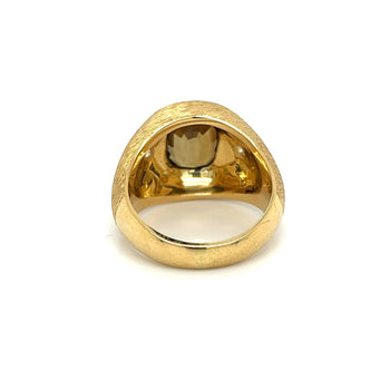 Bague homme certifiée GIA, taille Coussin, chrysobéryl brun, finition or mat texturé et diamants latéraux – Assay Jewelers