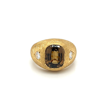 Bague homme en chrysobéryl brun taille Coussin certifié GIA, finition or mate texturée et diamants latéraux – Assay Jewelers