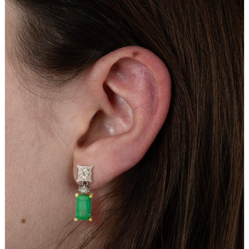 Boucles d'oreilles pendantes allongées en émeraude naturelle et diamants en or 18K – Assay Jewelers