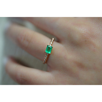 Natural Emerald and Diamond Ribbed Shank Thin Stacking Ring in 18K Rose Gold – Assay Jewelers